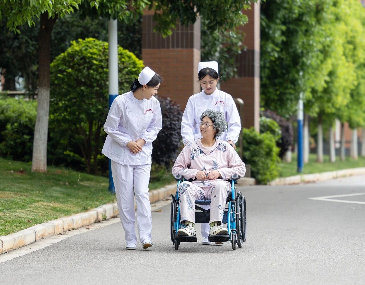“十四五”高质量发展巡礼 | 护理学院：党建领航铸匠心 产教融合谱新篇