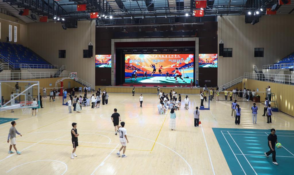 校园新闻 | 排球逐梦凝合力 同心奋进展风采：学校举办首届教职工“健康杯”气排球比赛
